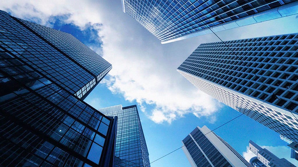 Edificios de lujo con el cielo de fondo. 